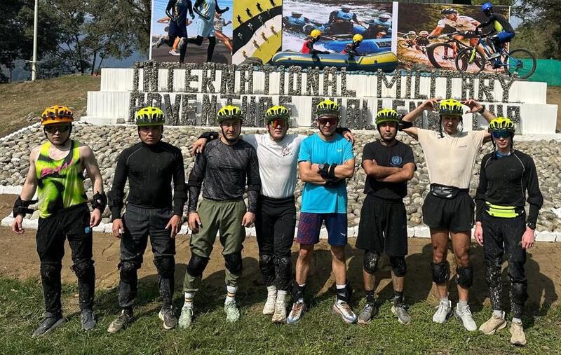 Армейские спортсмены завоевали бронзу в международном состязании по дуатлону в Индии