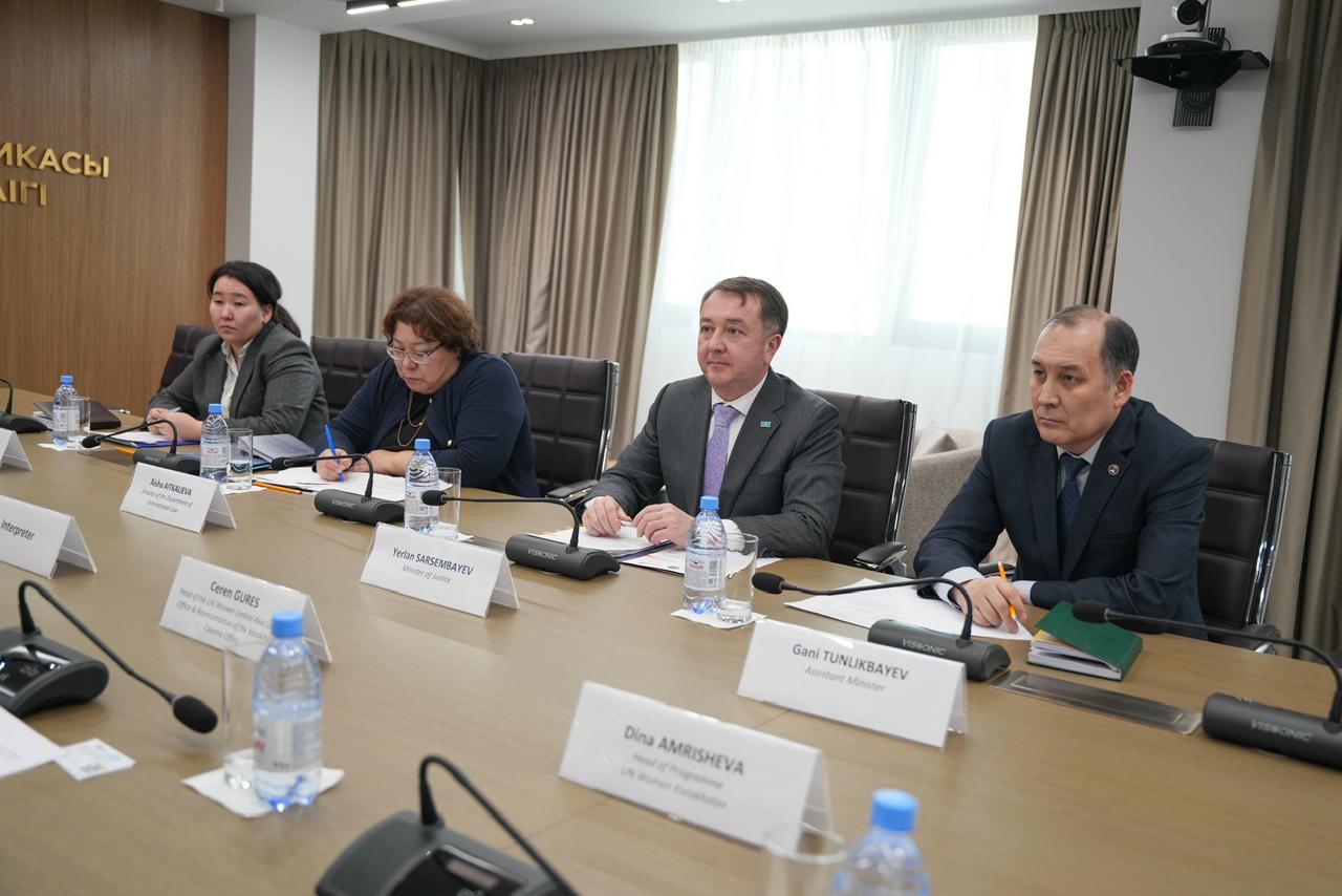 Министр юстиции Ерлан Сарсембаев встретился с Джерен Гюрес — Главой офиса «ООН-женщины»