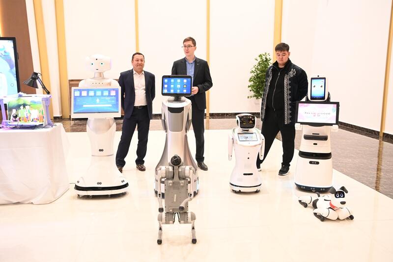 Депутаты Парламента ознакомились с работой Центра компетенций