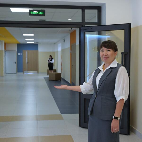 В Павлодаре сегодня произошло по-настоящему знаковое событие — в микрорайоне «Достык» открылась первая в регионе школа будущего, построенная в рамках национального проекта «Келешек мектептері»