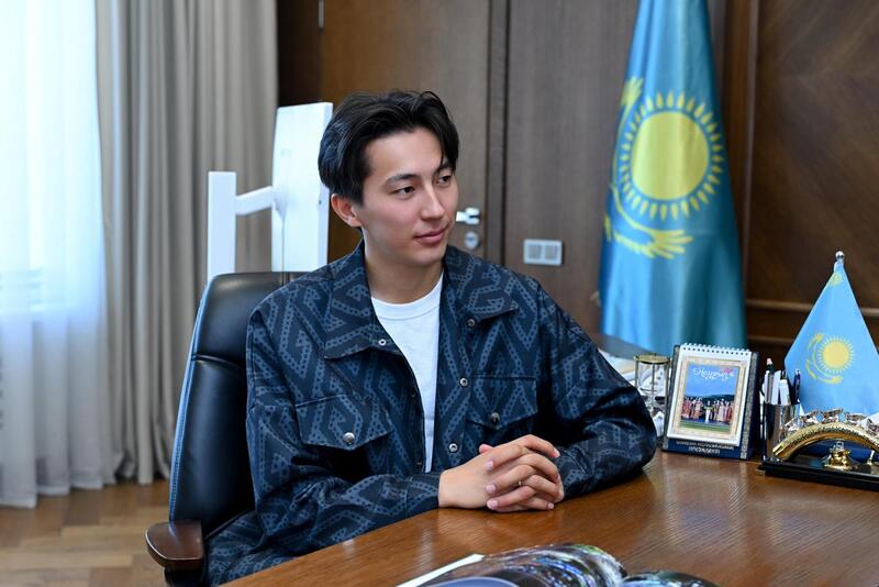Аким области встретился с travel-блогером Дастаном Мухамедрахымом