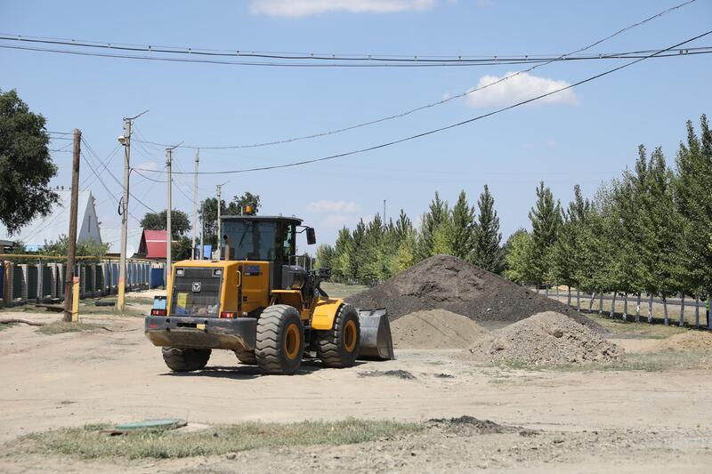 В Мугалжарском районе реализуется 21 проект по развитию автодорог