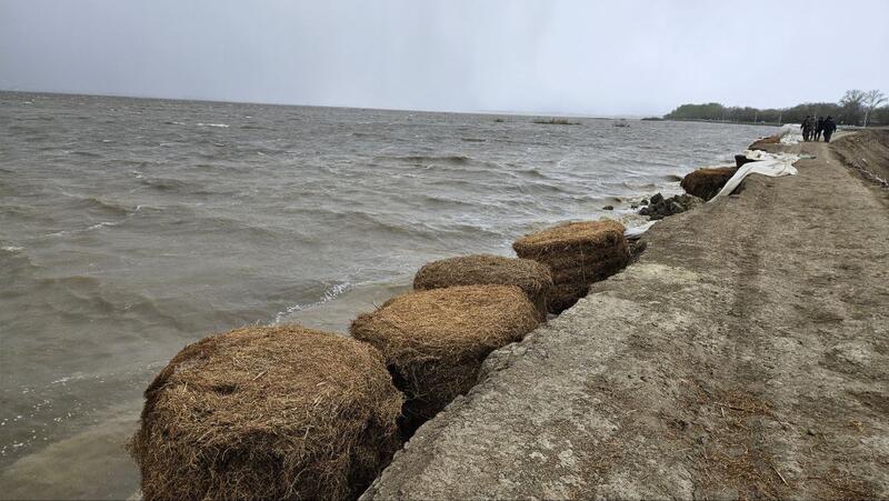 Аким СКО посетил село Прибрежное, окружённое водой