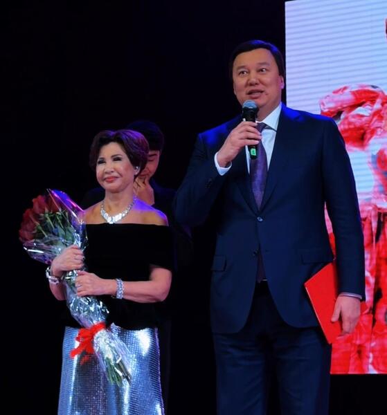 Актюбинцы выразили уважение, встав во время исполнения песни «Әлия»