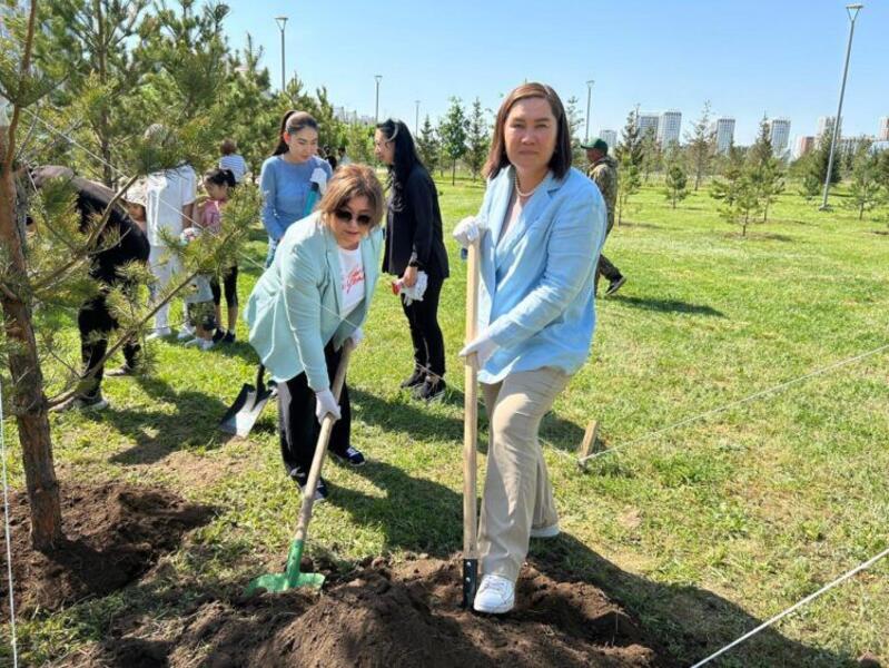 День семьи: в столице провели акцию по посадке деревьев