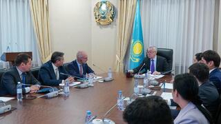 Серик Жумангарин обсудил с руководством исламского банка ADCB расширение инвестиций в экономику Казахстана