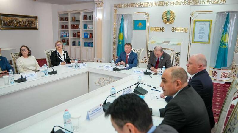 Институт законодательства и правовой информации провел круглый стол на тему «Реализация приоритетных задач по совершенствованию нормотворчества и правового информирования населения в контексте Послания Президента Республики Казахстан»