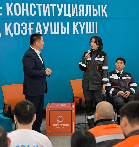 Молодежь Аксу обсудила с акимом области проект новой Конституции и будущее региона