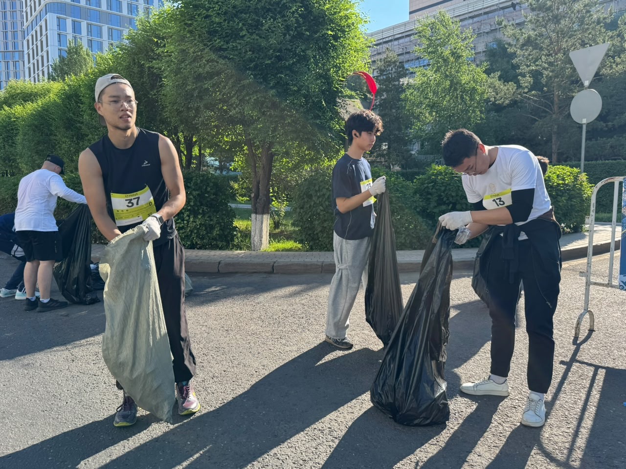 Участники Astana Half Marathon провели плоггинг в поддержку акции «Таза Қазақстан»