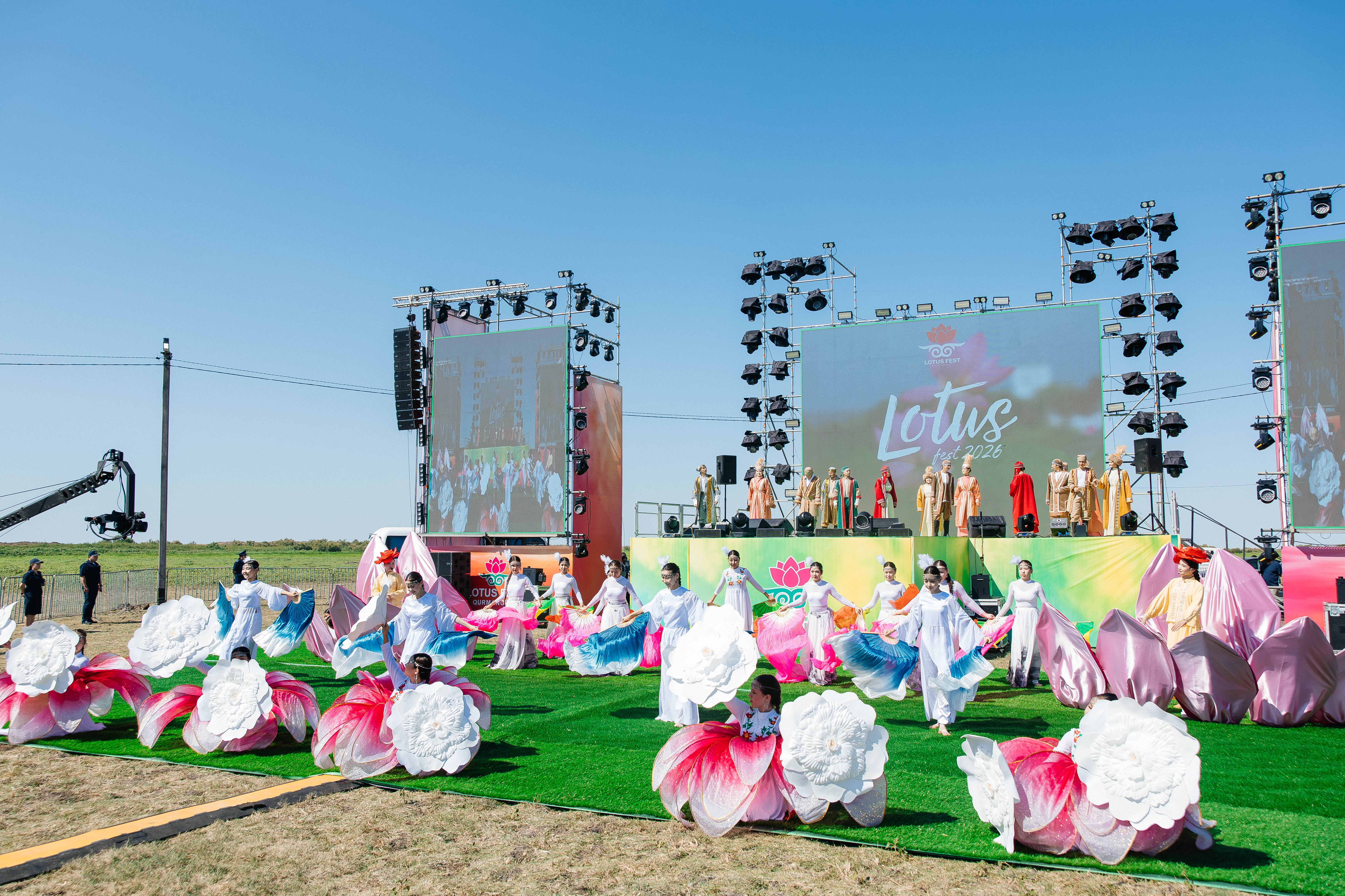 «LOTUS FEST-2026»: в церемонии открытия фестиваля приняли участие около 3 тысяч человек