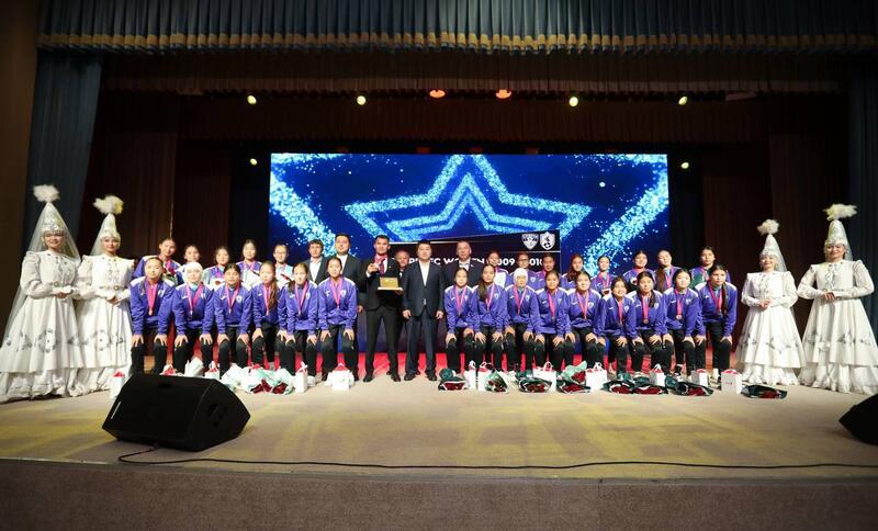 Аким Мангистауской области поздравил футболистов «Каспия» с выходом в Премьер-Лигу