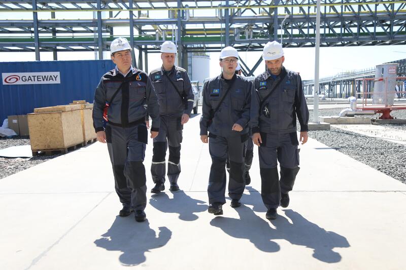 В Атырау проверен ход планового ремонта на газохимическом комплексе KPI