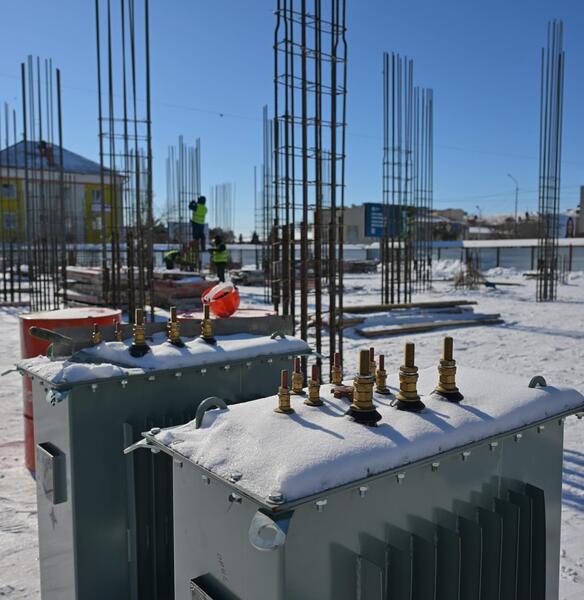 Аким области Асаин Байханов в рамках рабочей поездки посетил ряд инвестиционных объектов региона, ознакомился с ходом строительства гостиницы «Novotel», а также побывал на предприятиях центральной промышленной зоны областного центра