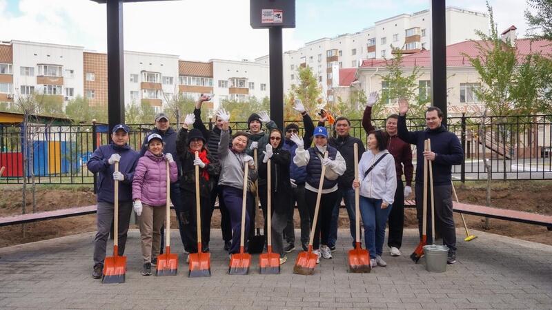 В Астане в новом благоустроенном сквере высадили 250 деревьев