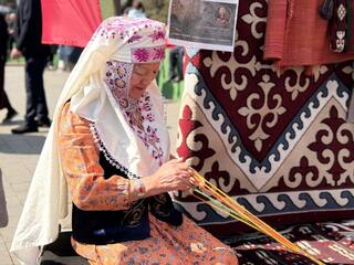 В Алматы на площади Абая представили ремесла тюркских народов