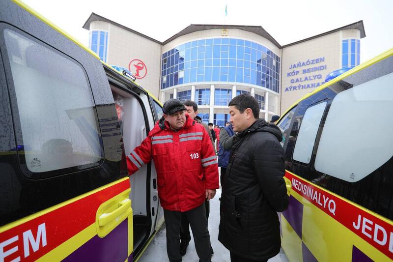 Городу Жанаозен передали 5 новых машин скорой помощи