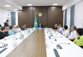 Ербол Карашукеев чествовал родителей государственных служащих