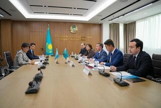 Министр юстиции Республики Казахстан Ерлан Сарсембаев провёл встречу с Постоянным координатором ООН в Казахстане Саранго Раднарагча