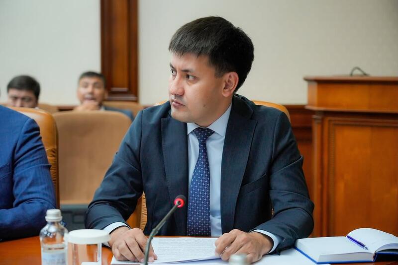 АППАРАТ ОТЫРЫСЫ: ӨЗЕКТІ МӘСЕЛЕЛЕР ҚАРАЛДЫ