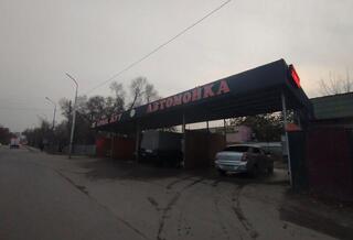 В Алматы снесли незаконную автомойку