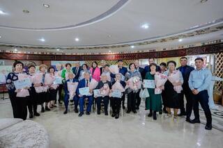 Фотовыставка, концерт и награждение: в столичном Доме дружбы чествовали ветеранов АНК