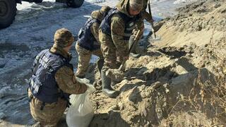 В районе Алтай военнослужащие в целях противодействия паводкам провели очистку каналов
