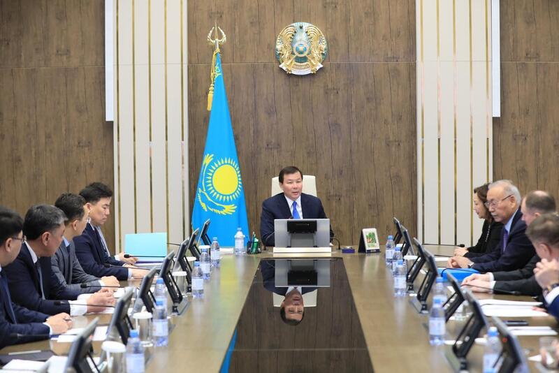 Аким региона обсудил с сенаторами развитие экономики и бюджетный потенциал