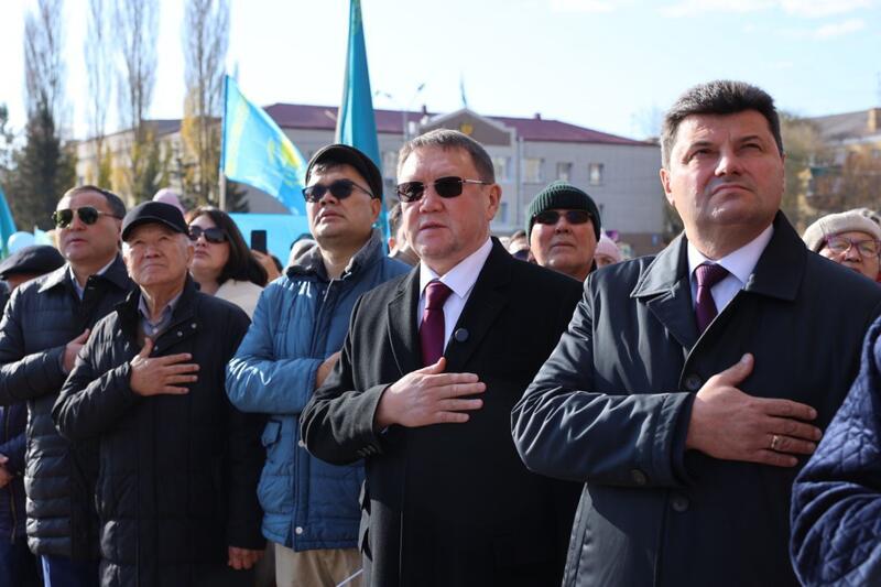 В Рудном состоялась торжественная церемония поднятия Государственного Флага Республики Казахстан в честь Дня Республики