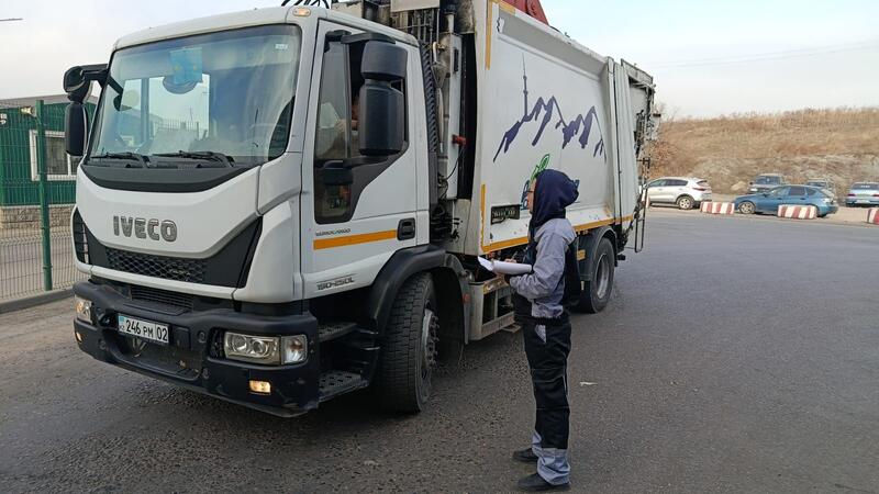 В Алматы усилили контроль спецтранспорта по вывозу мусора в рамках плана по снижению загрязнения воздуха