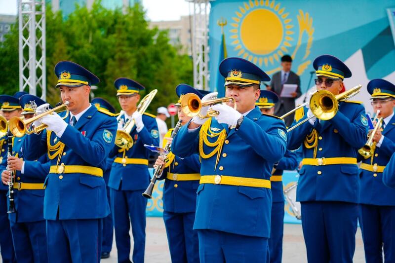 Изображение Флага Казахстана из 3 тысяч кубиков Рубика собрали в Астане