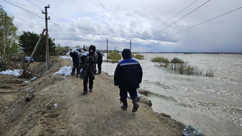 Аким СКО посетил село Прибрежное, окружённое водой