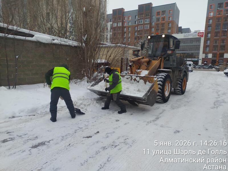 Свыше 3 тысяч рабочих и более 1800 единиц техники: в Астане продолжается круглосуточная очистка от снега