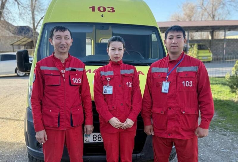 В ТУРКЕСТАНСКОЙ ОБЛАСТИ СОТРУДНИКИ СКОРОЙ ПОМОЩИ СПАСЛИ ЖИЗНЬ МАЛЫШУ