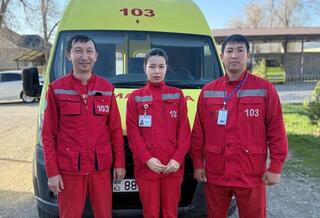 В ТУРКЕСТАНСКОЙ ОБЛАСТИ СОТРУДНИКИ СКОРОЙ ПОМОЩИ СПАСЛИ ЖИЗНЬ МАЛЫШУ