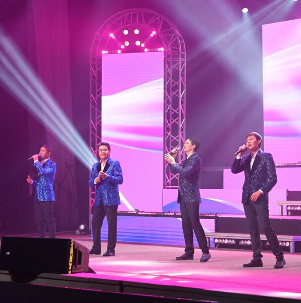 Аким Павлодарской области поздравил учителей с профессиональным праздником