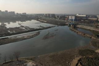 В Алматы понтонные мосты на Сайране ежегодно снимают на зиму из-за понижения уровня воды