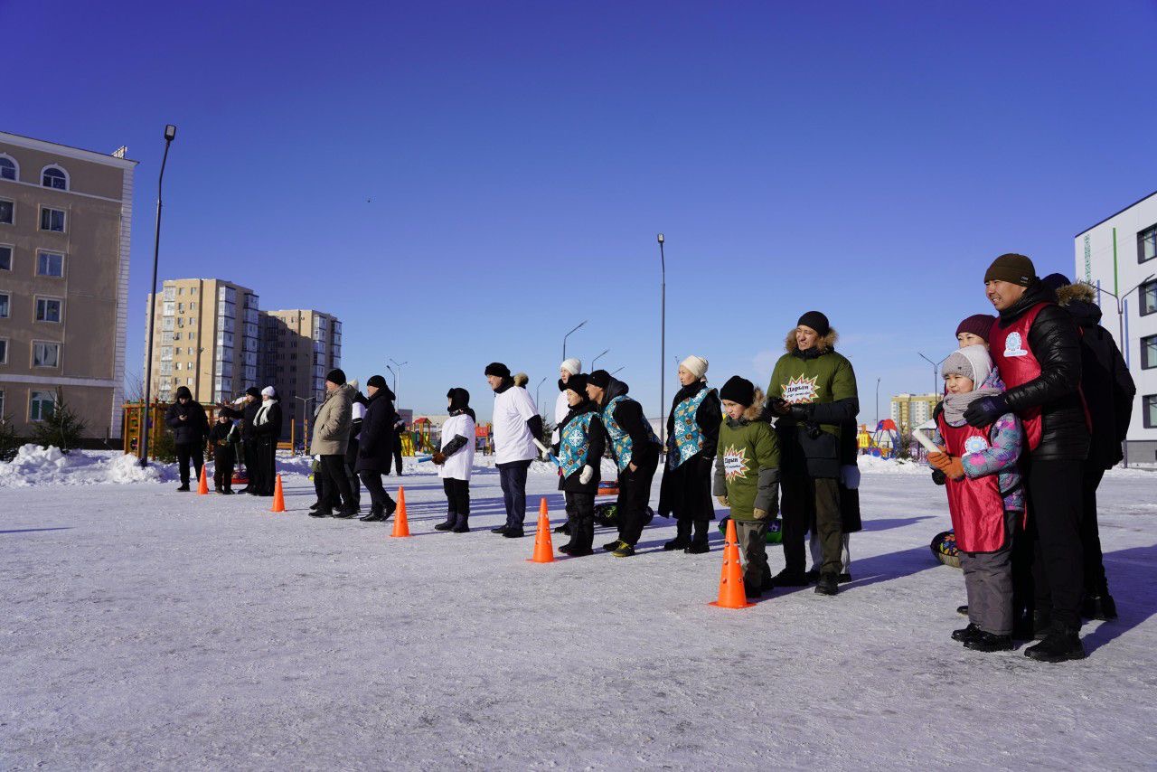 «Зимние веселые старты»: в Астане прошла семейная эстафета «Папа, мама и я»