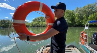 Спасатели ВКО обучают дружинников-спасателей, которые будут дежурить на пляжах