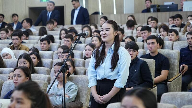 Разговор о важном: Глава полиции Шымкента встретился со студентами