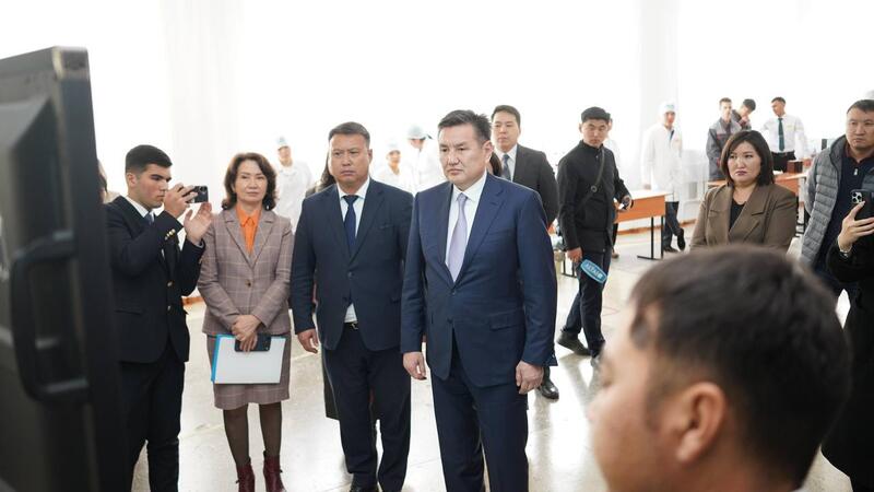 Аким ВКО посетил колледж в Саратовке