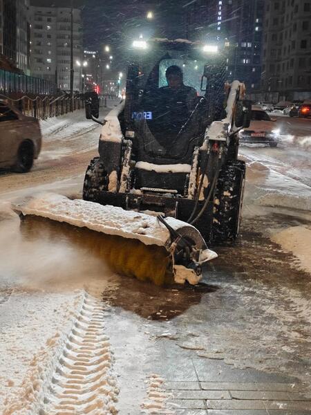 Более 1 600 единиц спецтехники задействовано в снегоуборочных работах в Астане