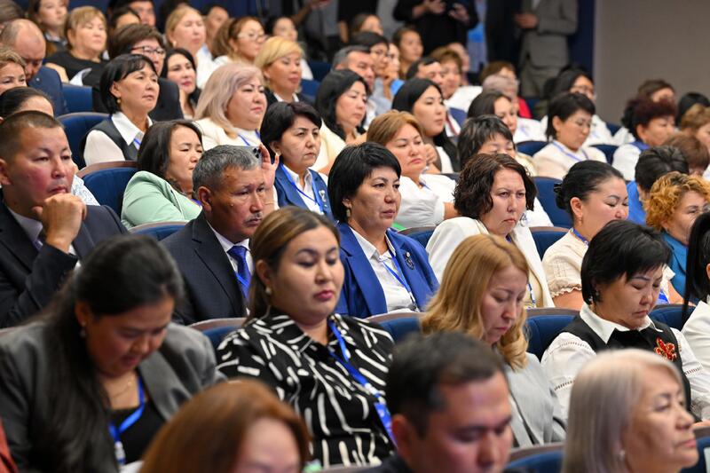 Аким области Абай Берик Уали выступил с докладом на августовской конференции педагогов