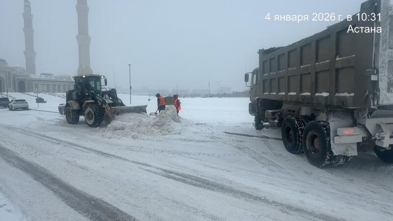 Более 3000 дорожных рабочих и свыше 1600 единиц спецтехники задействованы в снегоуборочных работах в Астане