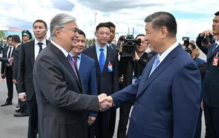 Касым-Жомарт Токаев встретил Председателя Китайской Народной Республики Си Цзиньпина