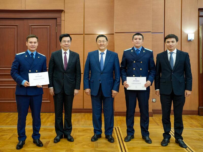 Казахстан переходит в лигу стран, где правоохранительная деятельность опирается на науку о данных и машинный интеллект: прокуроры стали ИИ-разработчиками и представили свои продукты мировому эксперту Кай-Фу Ли