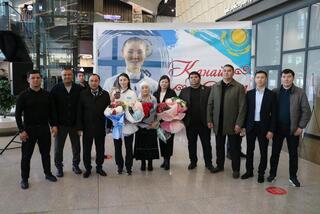 ЖИТЕЛИ ТУРКЕСТАНА ТОРЖЕСТВЕННО ВСТРЕТИЛИ БРОНЗОВОГО ПРИЗЕРА ЧЕМПИОНАТА МИРА