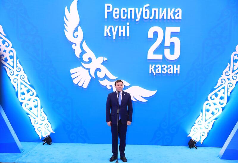 В День Республики актюбинцам вручили государственные награды