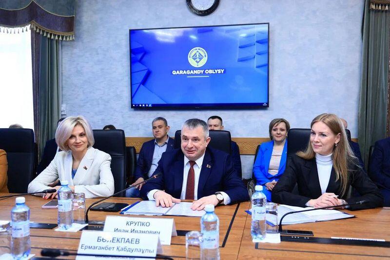 Ермаганбет Булекпаев встретился с делегацией Гомельской области