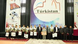 ТУРКЕСТАН: В ШАРДАРЕ ЧЕМПИОНУ МИРА ПО АРМРЕСТЛИНГУ ВРУЧИЛИ КЛЮЧИ ОТ ЖИЛЬЯ