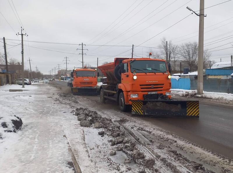 Почти 3 000 коммунальщиков задействованы в работах по уборке снега и наледи в столице